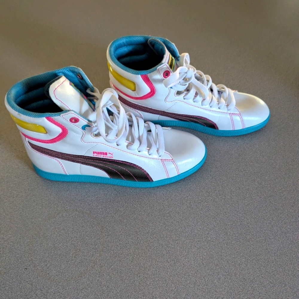 Puma first round flipper sneakers white and blue sz 7 1/2